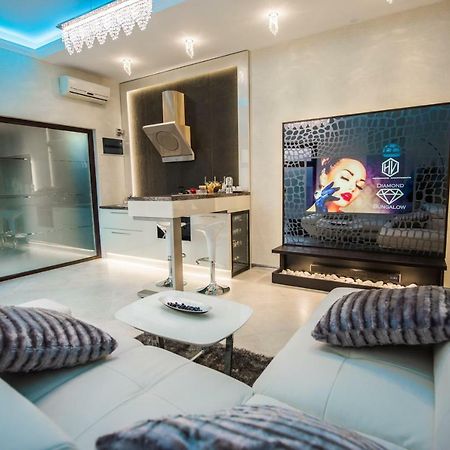 H & V Residence - Diamond Bungalow Apartment アラド エクステリア 写真