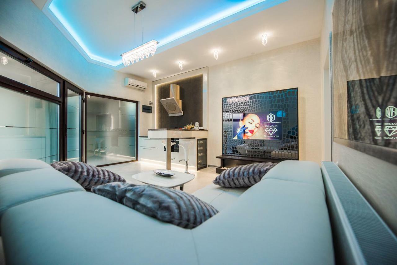 H & V Residence - Diamond Bungalow Apartment アラド エクステリア 写真
