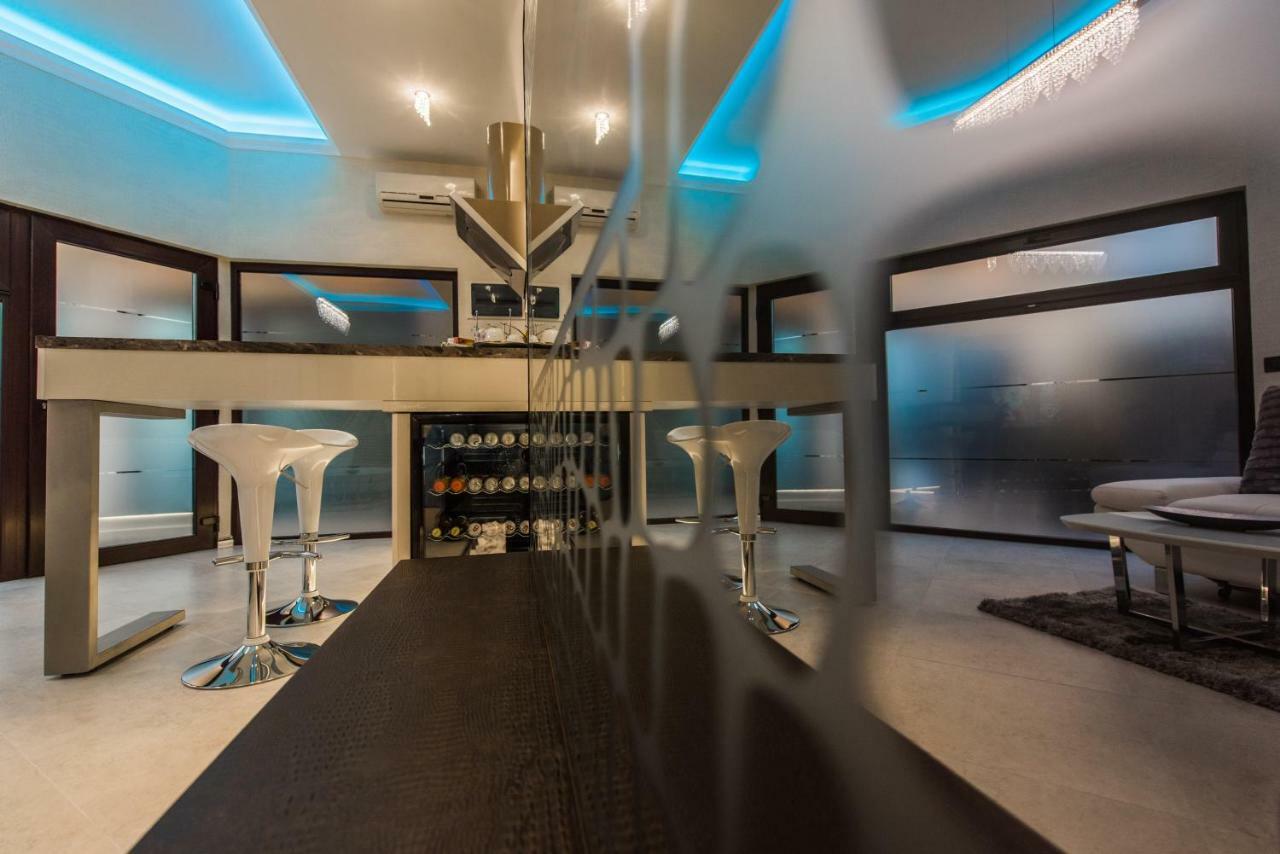 H & V Residence - Diamond Bungalow Apartment アラド エクステリア 写真